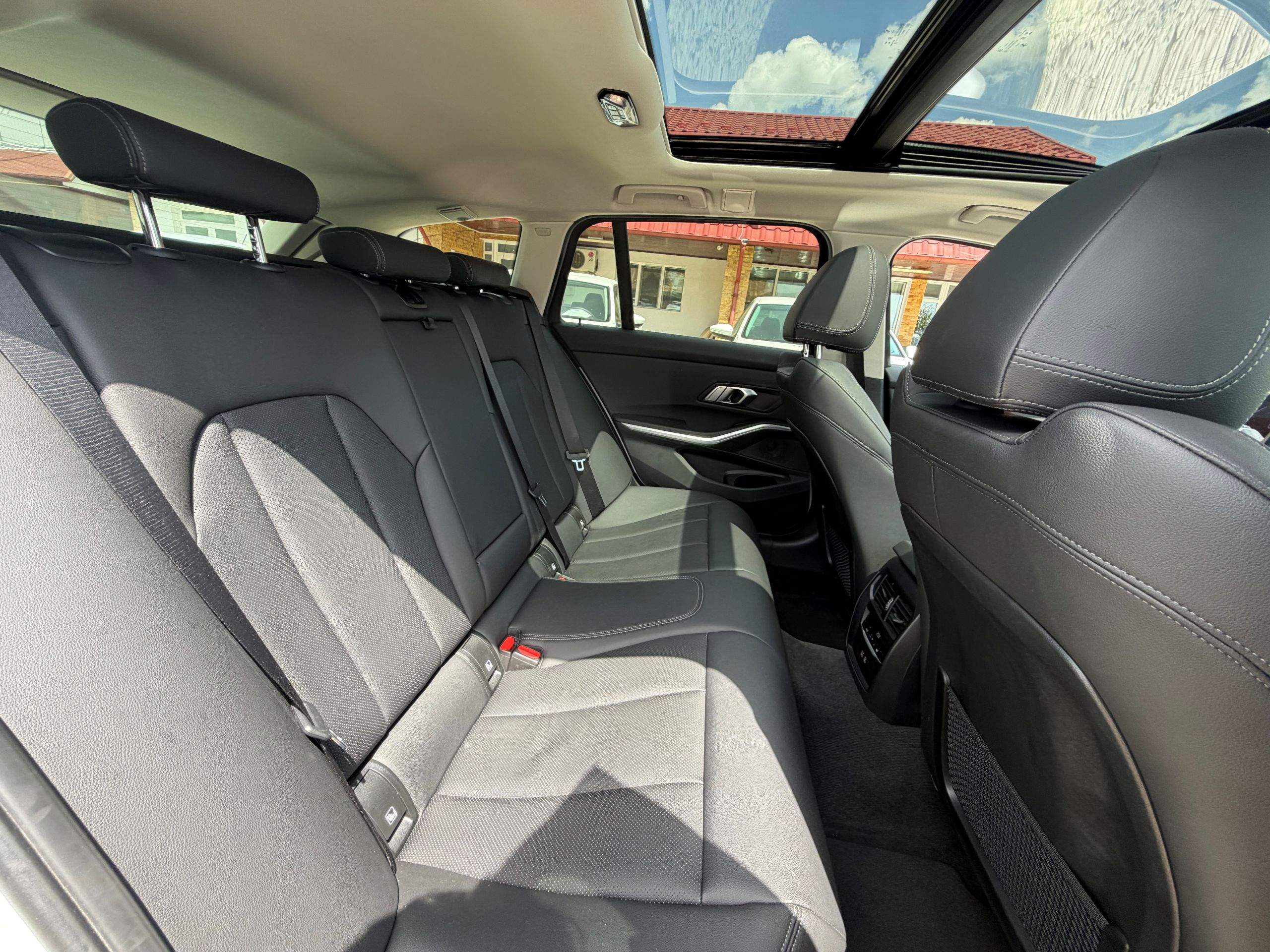 BMW Seria 3 320d xDrive Touring LCI