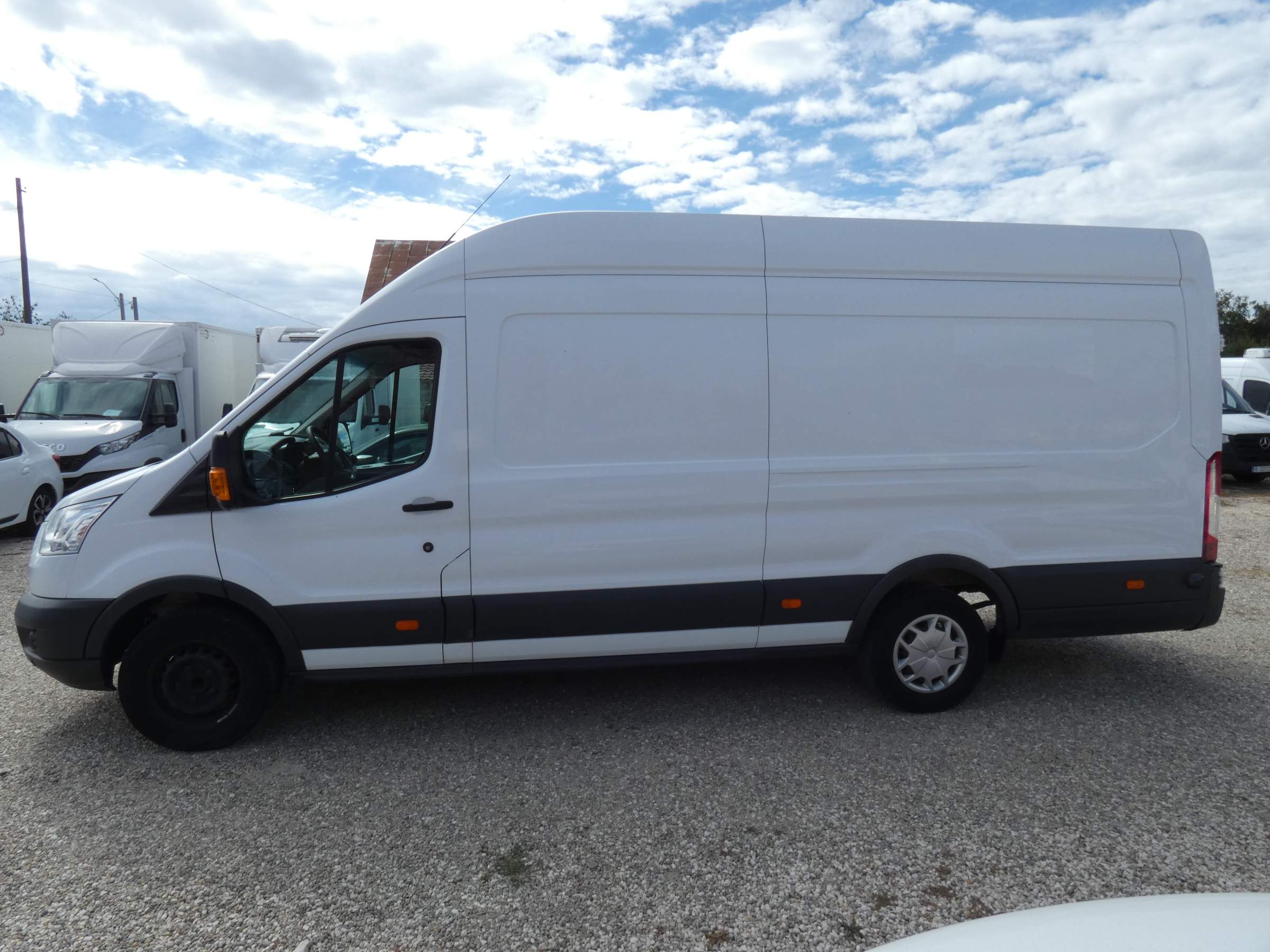 Ford Transit Jumbo cu macara Palfinger