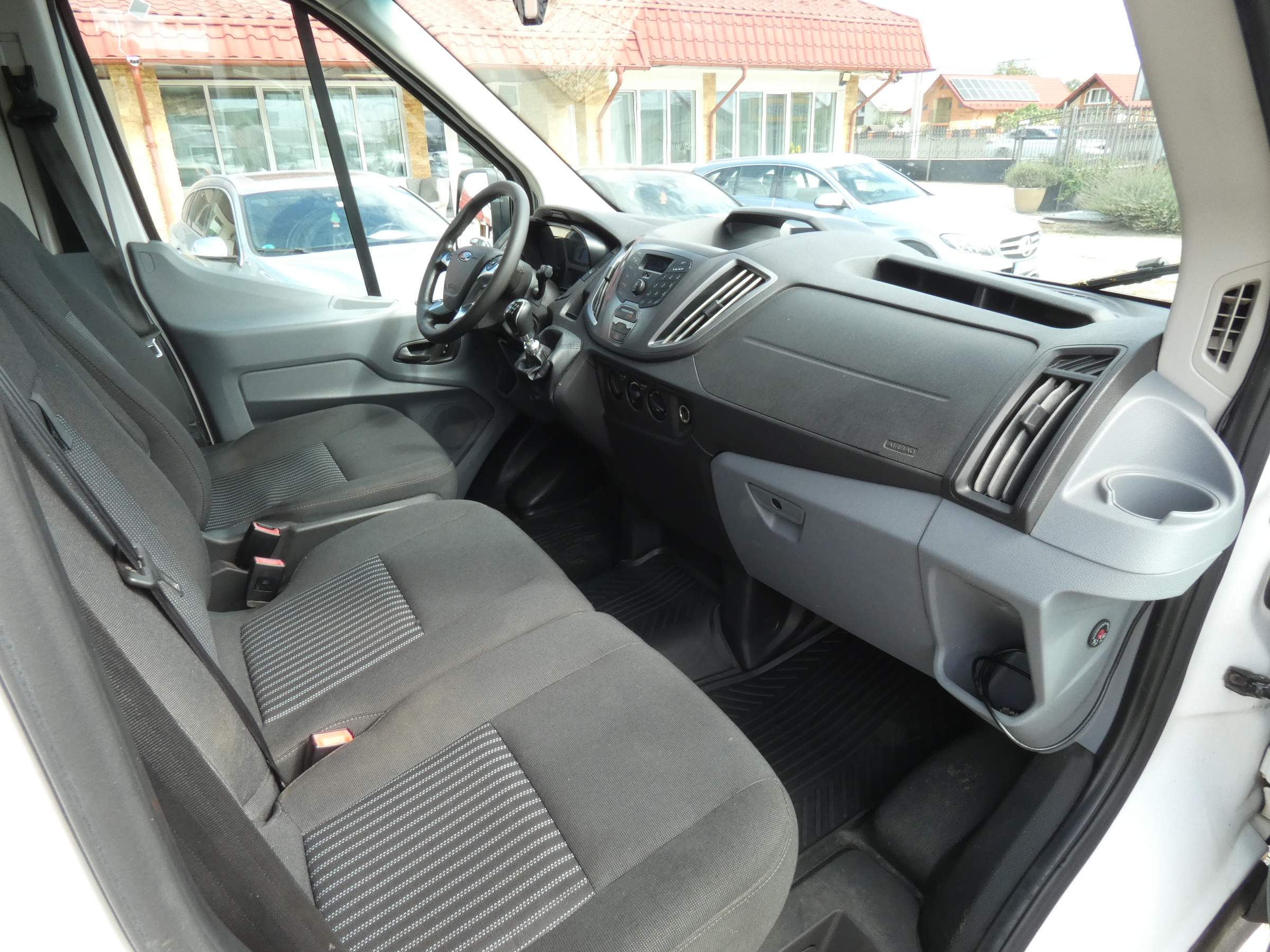 Ford Transit Jumbo cu macara Palfinger