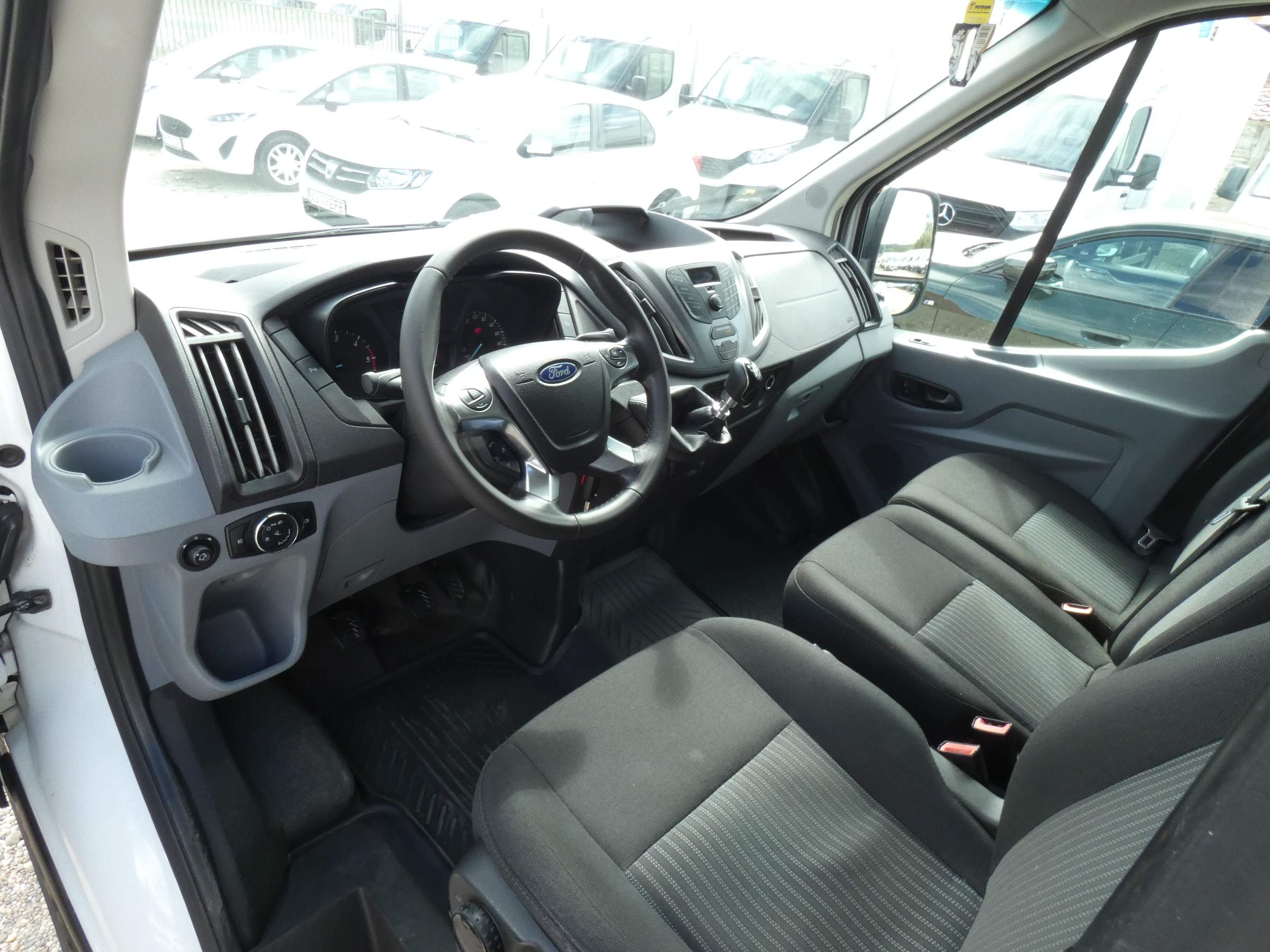 Ford Transit Jumbo cu macara Palfinger
