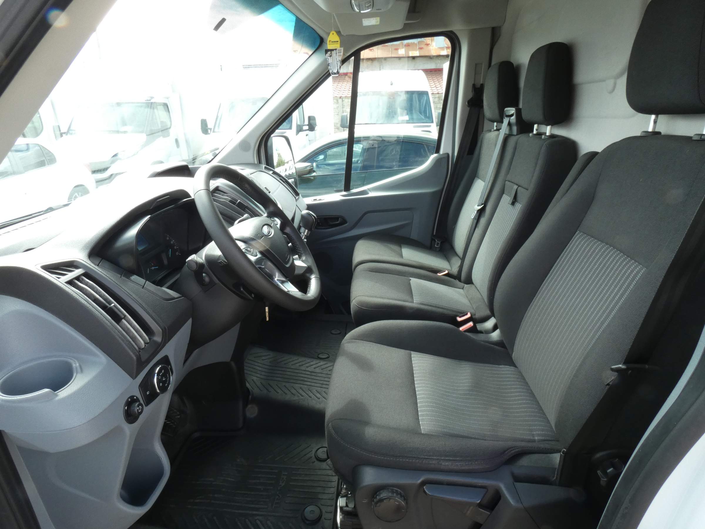 Ford Transit Jumbo cu macara Palfinger