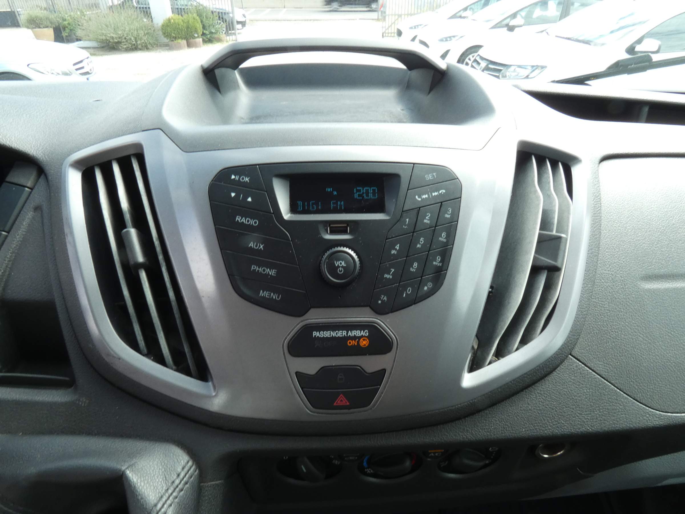 Ford Transit Jumbo cu macara Palfinger