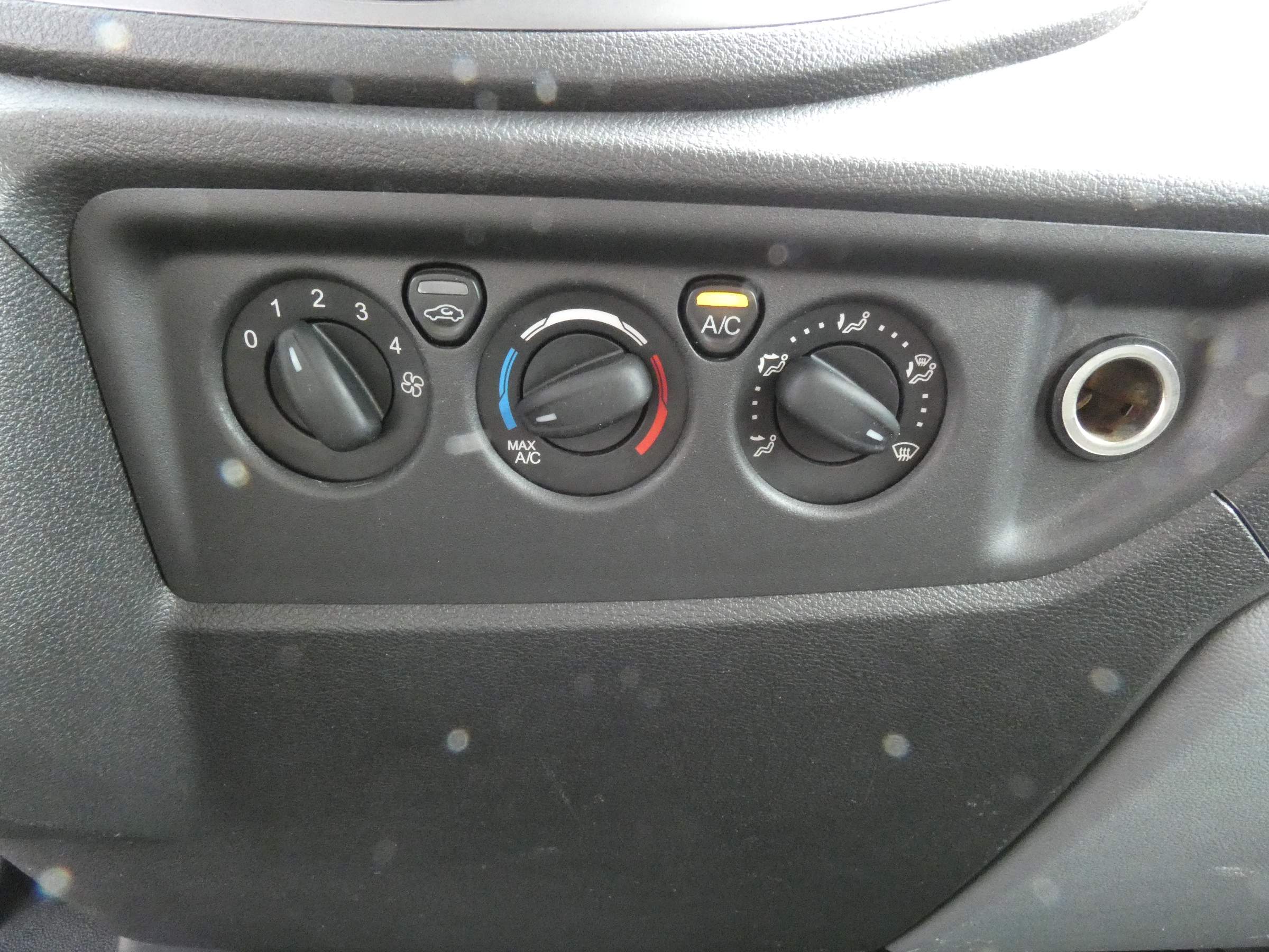 Ford Transit Jumbo cu macara Palfinger