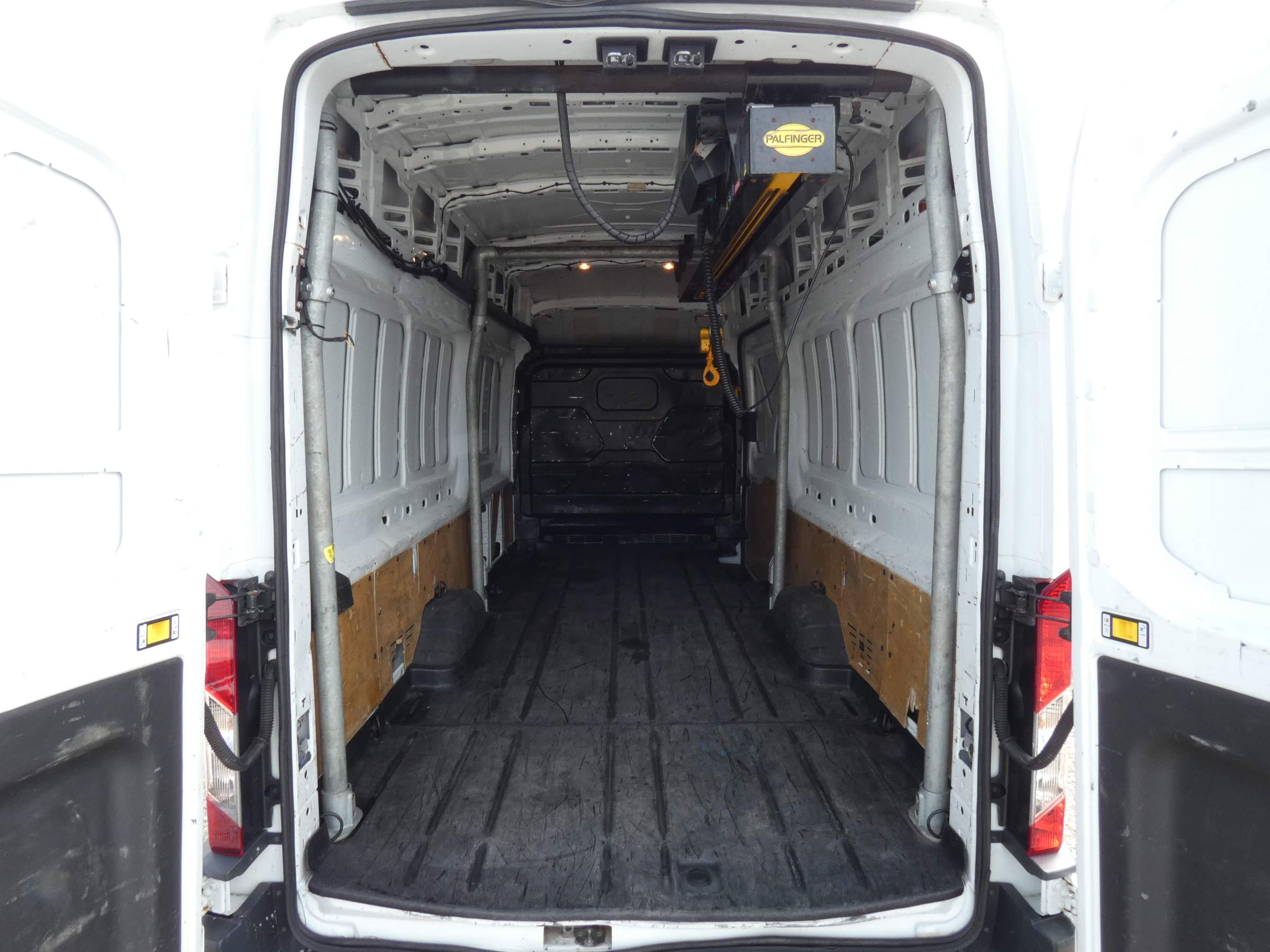 Ford Transit Jumbo cu macara Palfinger