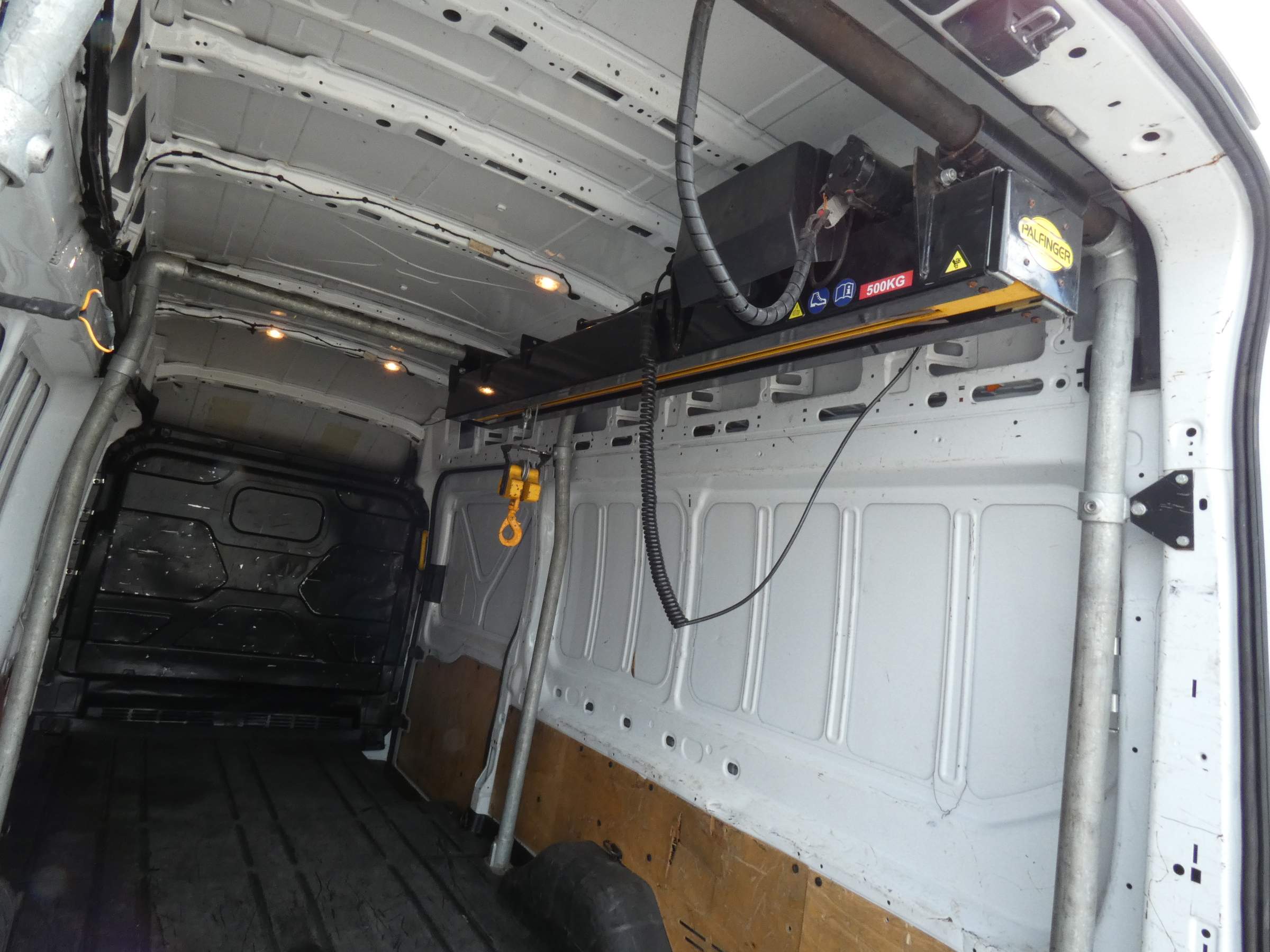 Ford Transit Jumbo cu macara Palfinger