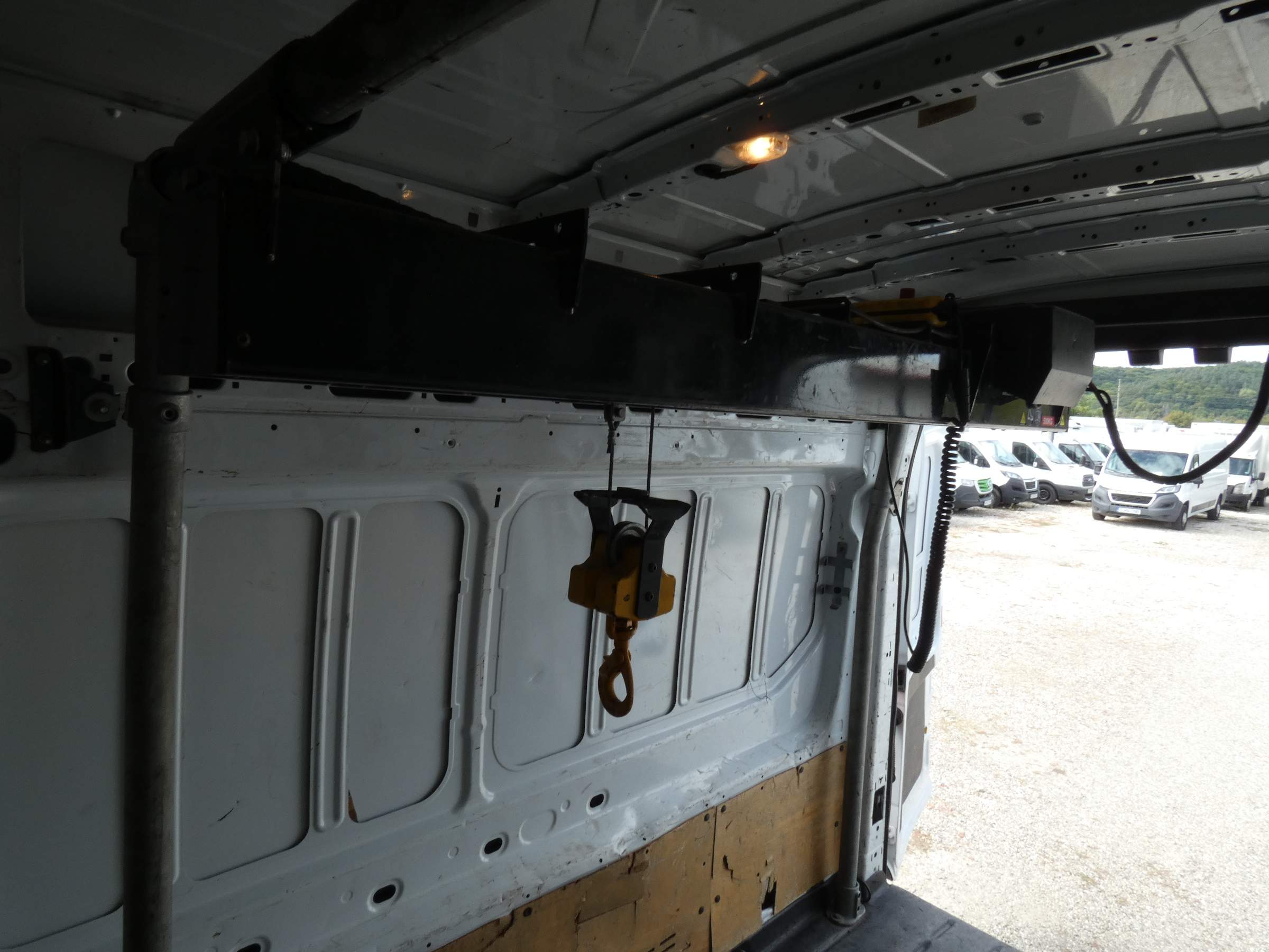 Ford Transit Jumbo cu macara Palfinger