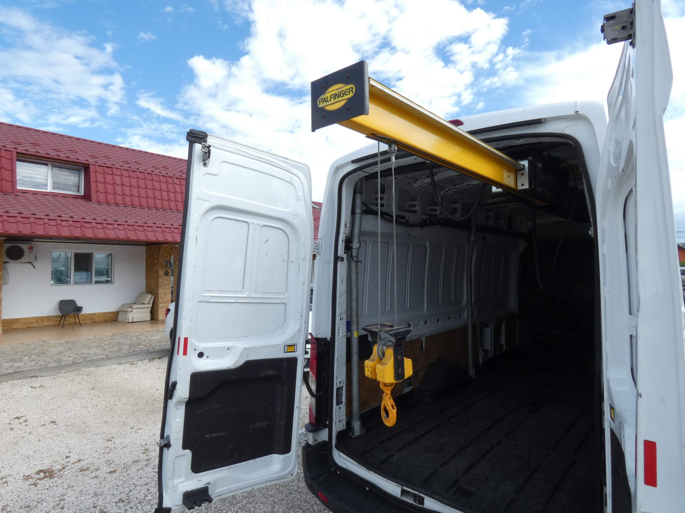 Ford Transit Jumbo cu macara Palfinger